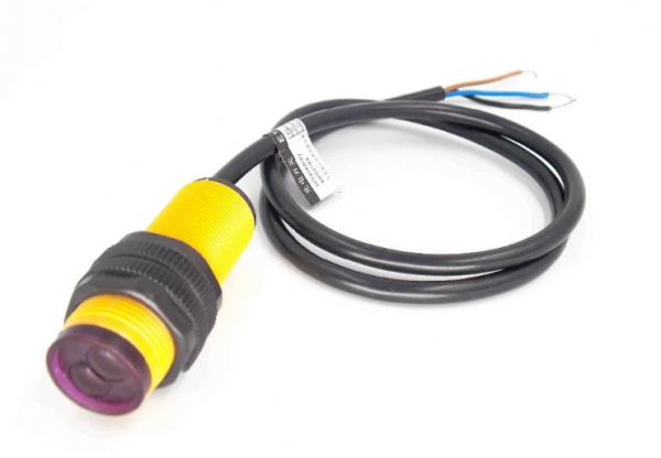 E18-D80NK-Adjustable-Infrared-Sensor-Switch-3-80cm-1-www.prayogindia.in_